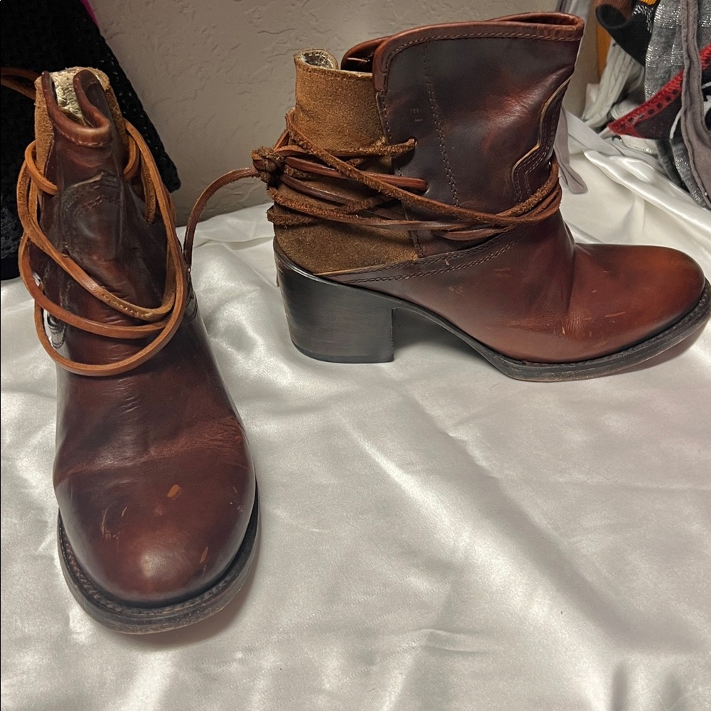 Freebird Casey, gently used, good condition. Size 8, fits like a 7.5. - Picture 6 of 7
